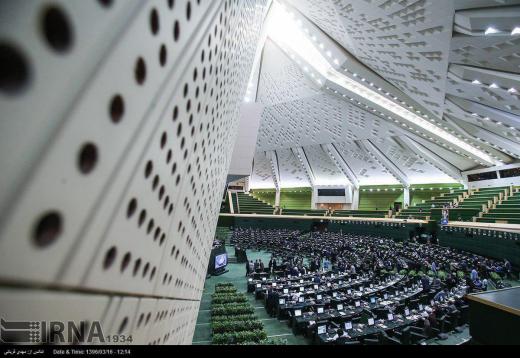 نمایندگان مجلس به بررسی دوفوریتی لایحه اصلاح ساختار دولت برای تفکیک وزارتخانه‌ها رای ندادند/یک فوریت رای آورد